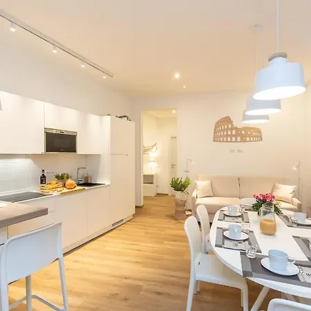 Colosseum Holidays - Three-bedroom Διαμέρισμα