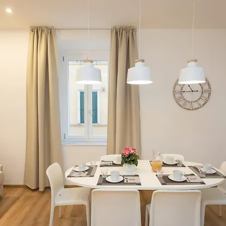 Colosseum Holidays - Three-bedroom شقة *