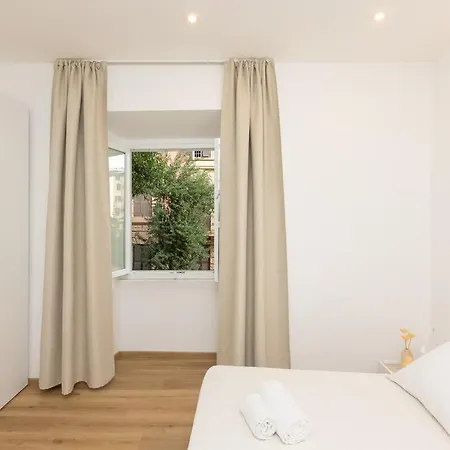 Colosseum Holidays - Three-bedroom روما