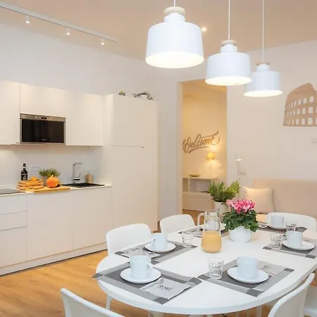 Colosseum Holidays - Three-bedroom * Рим