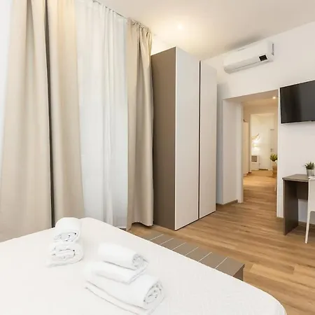 Colosseum Holidays - Three-bedroom