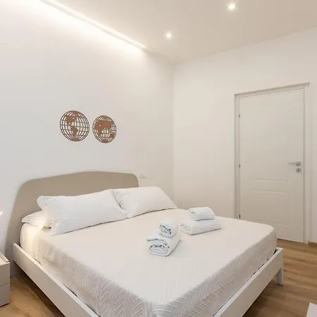 Colosseum Holidays - Three-bedroom شقة *