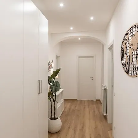 Colosseum Holidays - Three-bedroom شقة روما