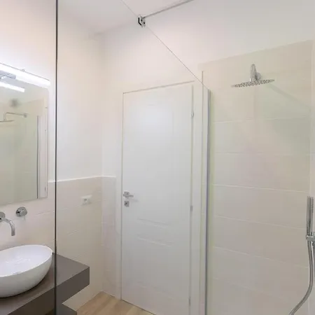 Colosseum Holidays - Three-bedroom * روما