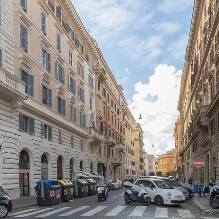 Colosseum Holidays - Three-bedroom شقة