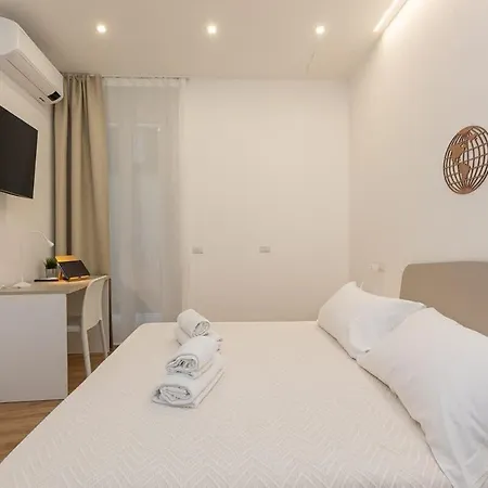 Colosseum Holidays - Three-bedroom روما